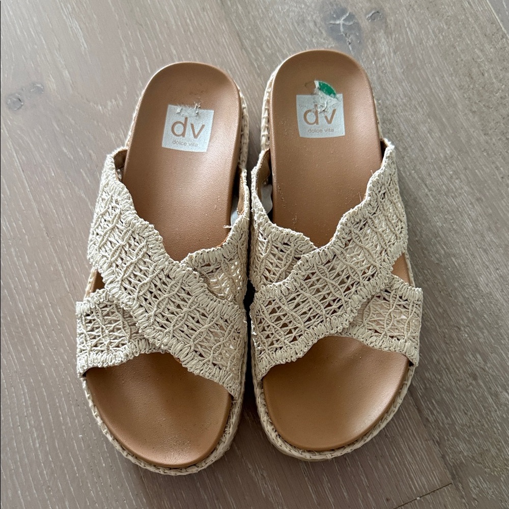 DV by Dolce Vita Women's Tan Woven Sandals